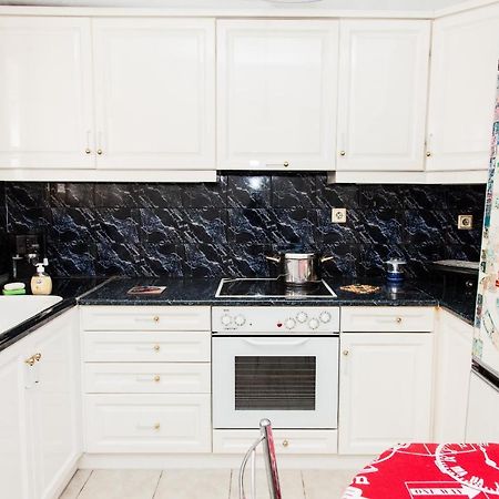 Sunny Apartment Near Metro Station Athene Buitenkant foto